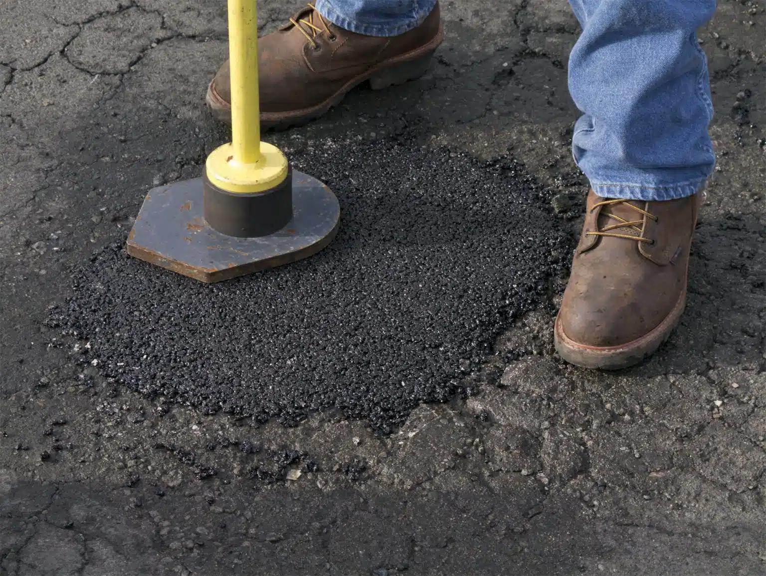 Tack coat application before asphalt overlay