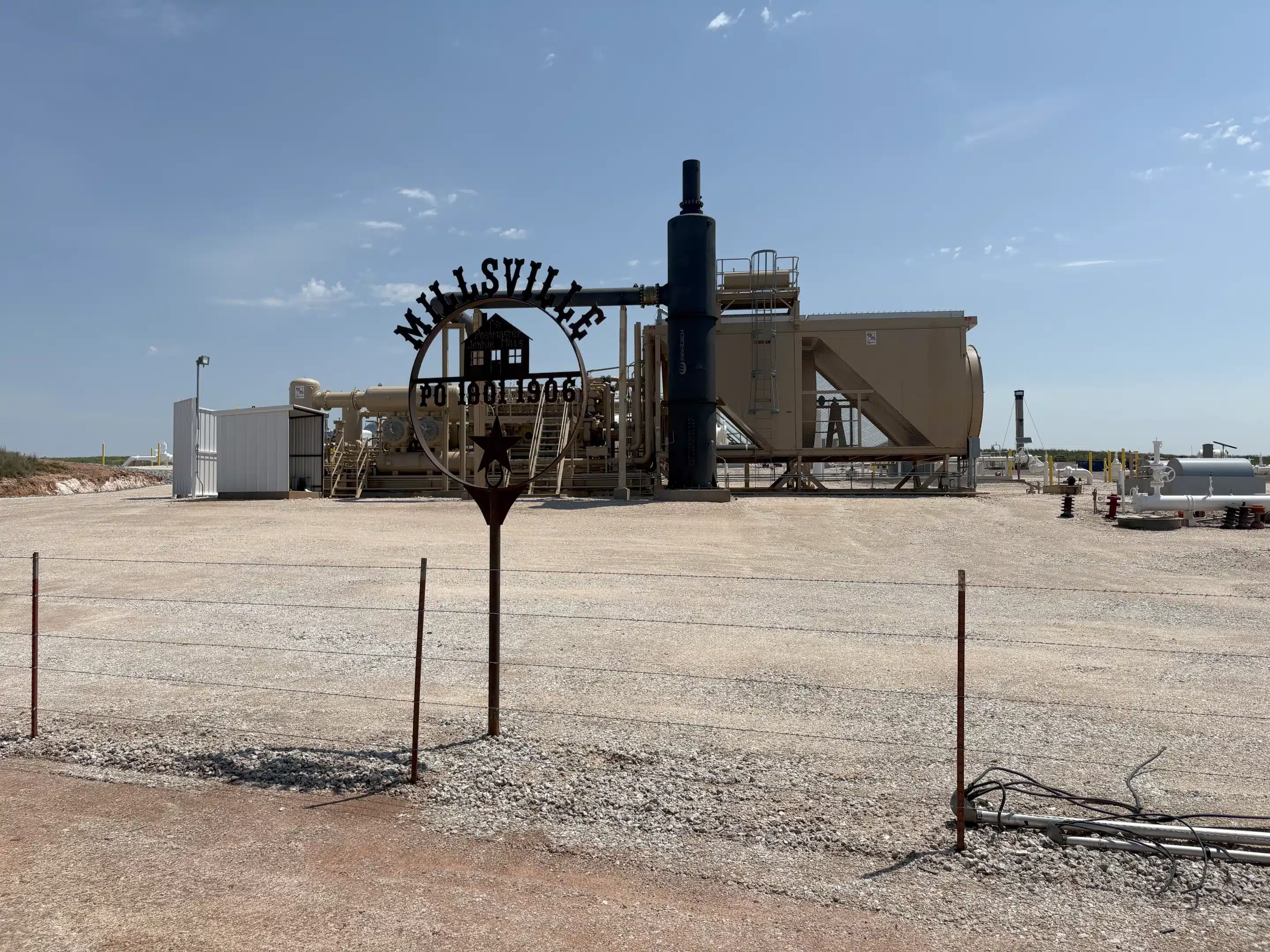 Gravel service road and industrial traffic conditions